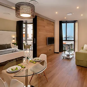 https://apartamentos-suites-oficentro-deluxe.1costadelsol.com